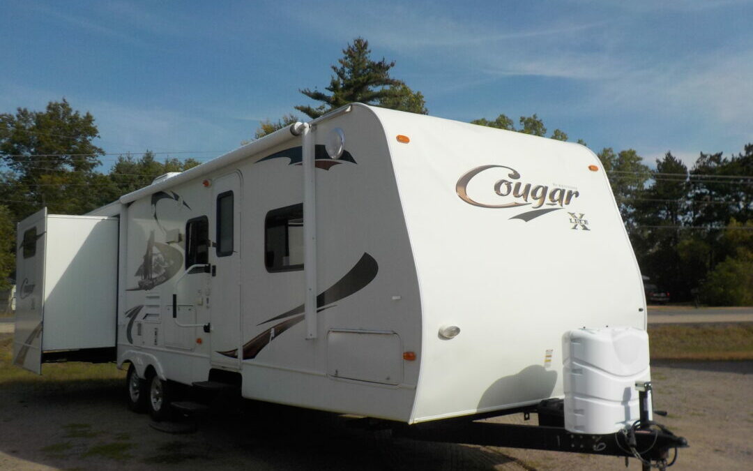 Used 2011 30BHS Cougar Travel Trailer